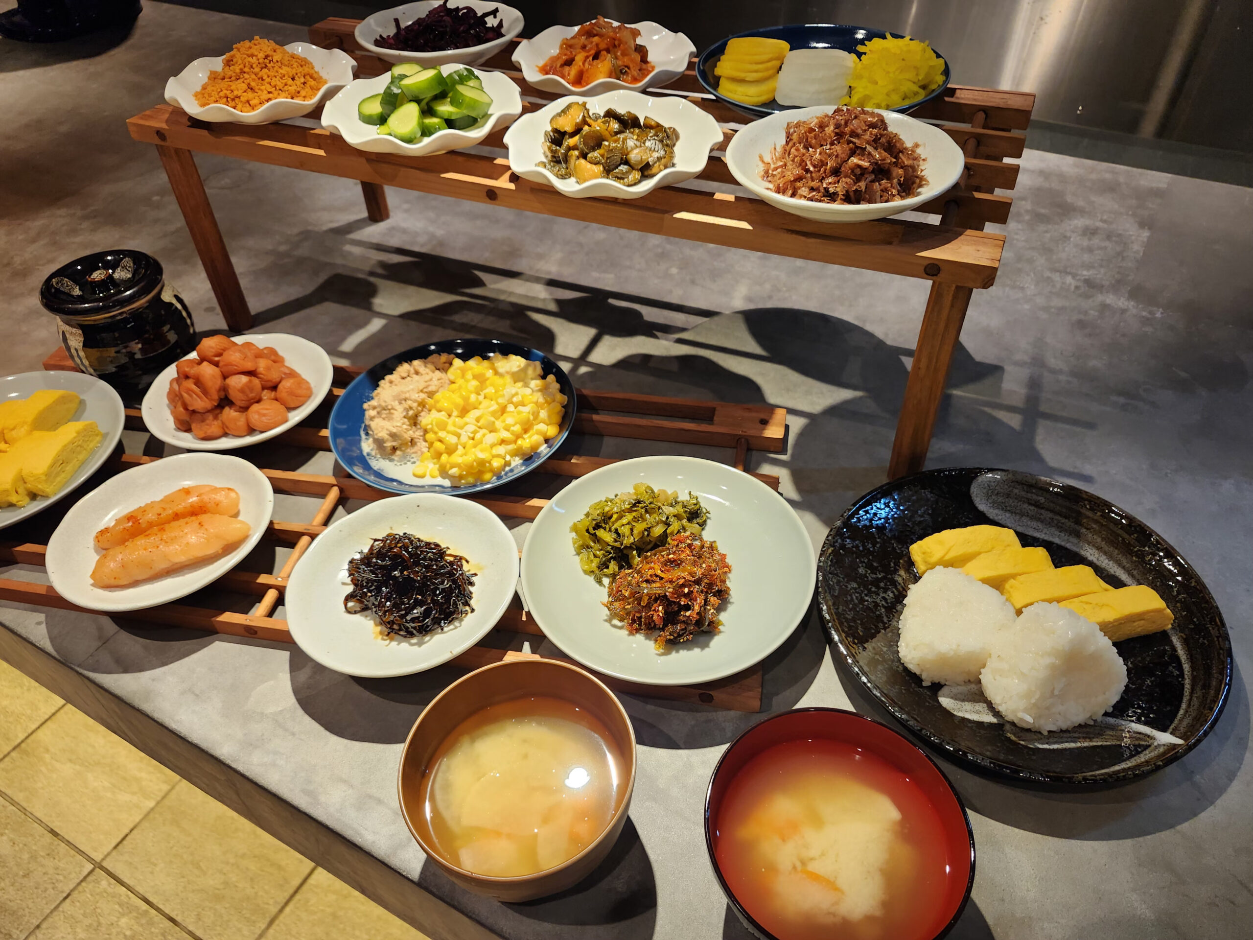[Lounge] New breakfast menu: Free rice balls and miso soup now available