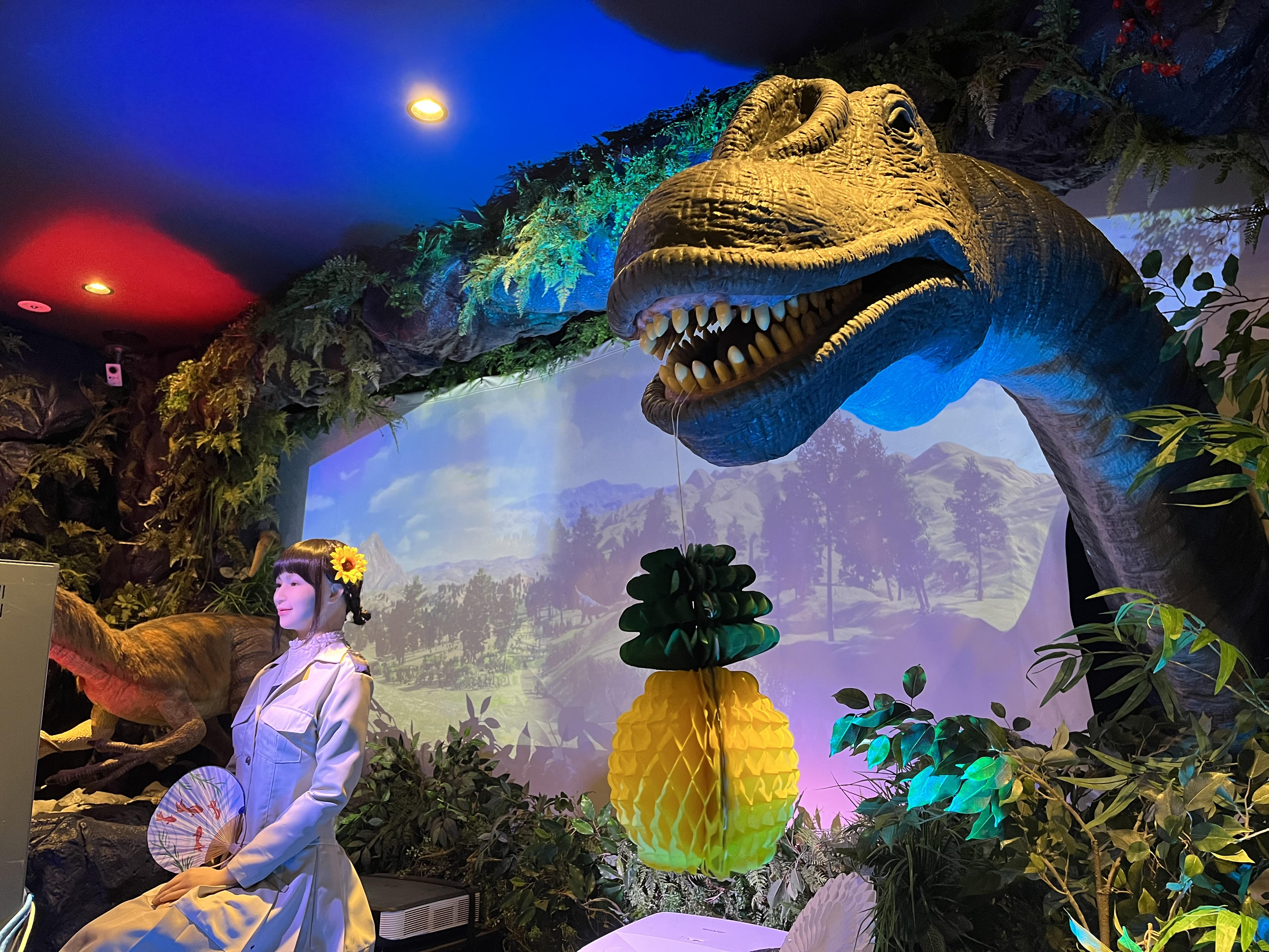 Would you like to come see the dinosaurs in a summer vacation mood?