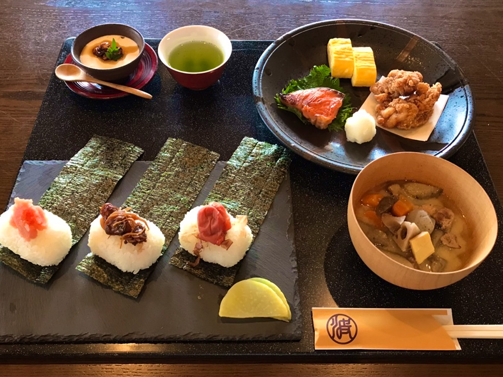 [Three Types of barrel shaped onigiri Meal]