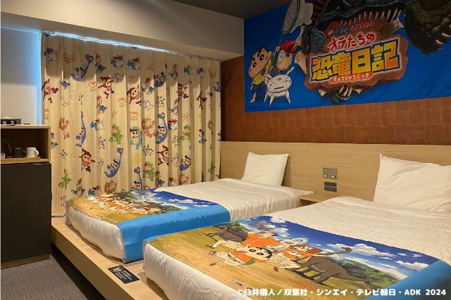 "Crayon Shin-chan: Our Dinosaur Diary" released today. Henn na Hotel "Crayon Shin-chan Room" now accepting reservations.