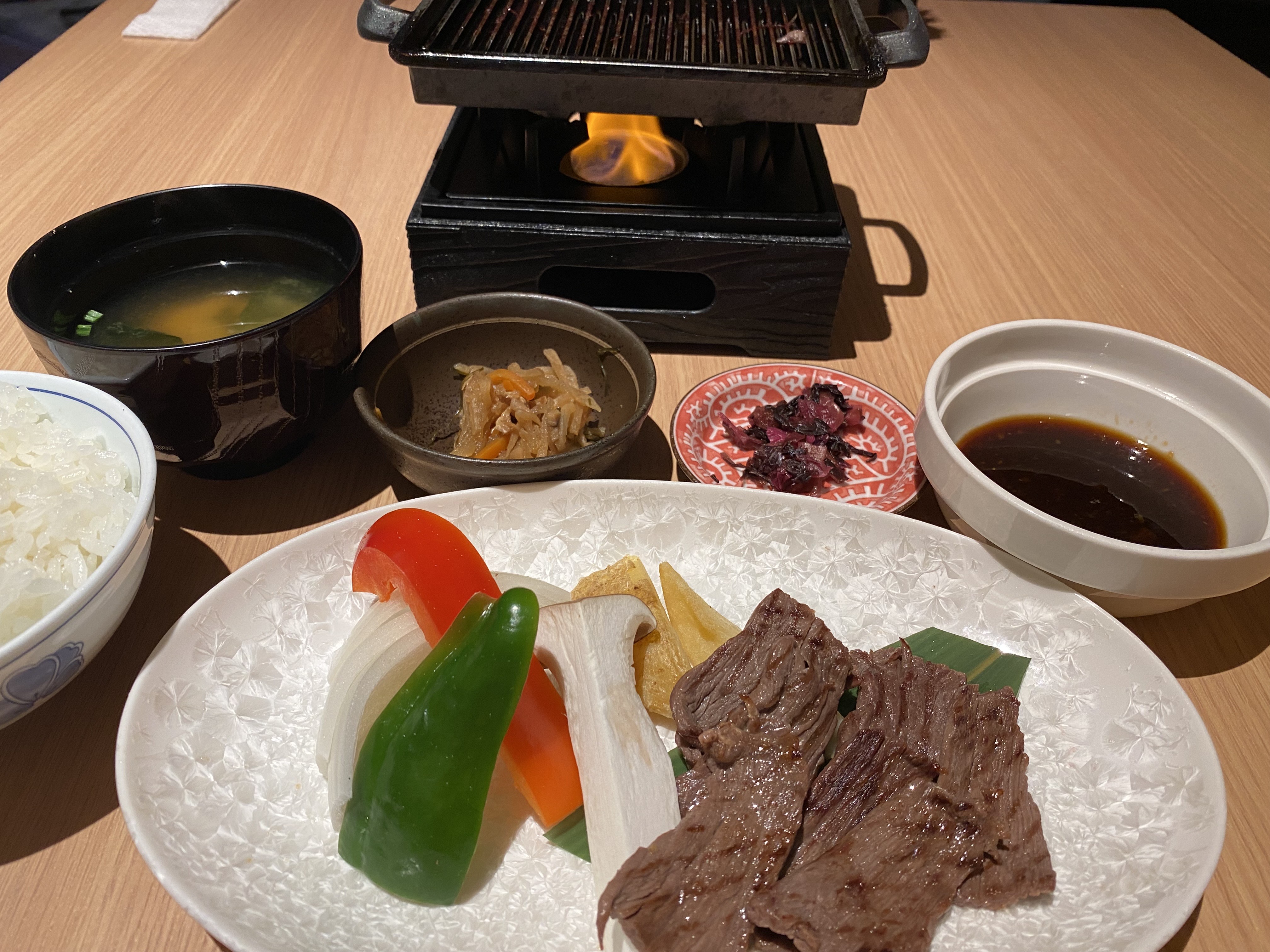 Enjoy a two-meal accommodation plan featuring the exquisite and rare "Beef Sagara" teppanyaki!