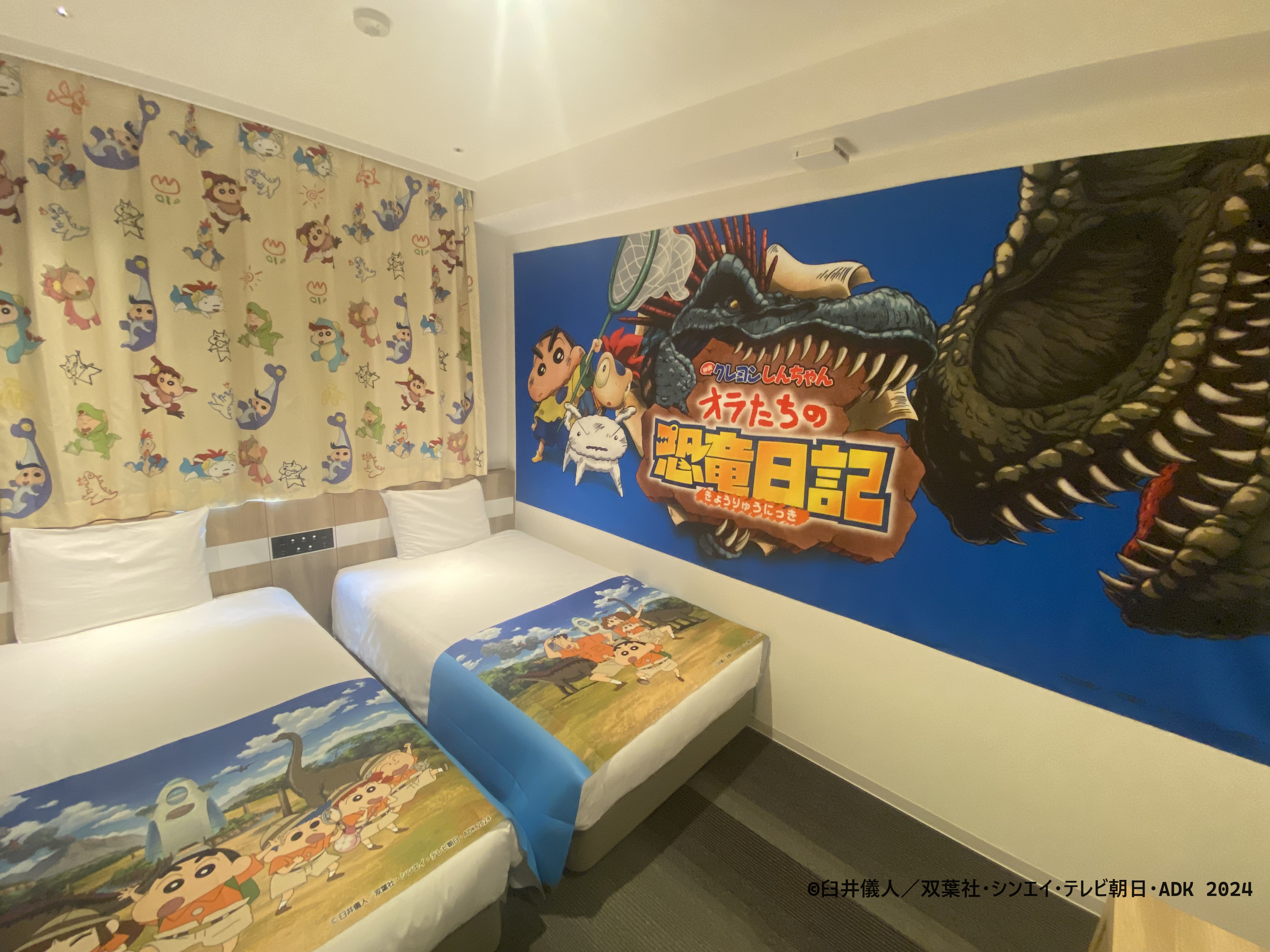 "Crayon Shin-chan: Our Dinosaur Diary" released today. Henn na Hotel "Crayon Shin-chan Room" now accepting reservations.