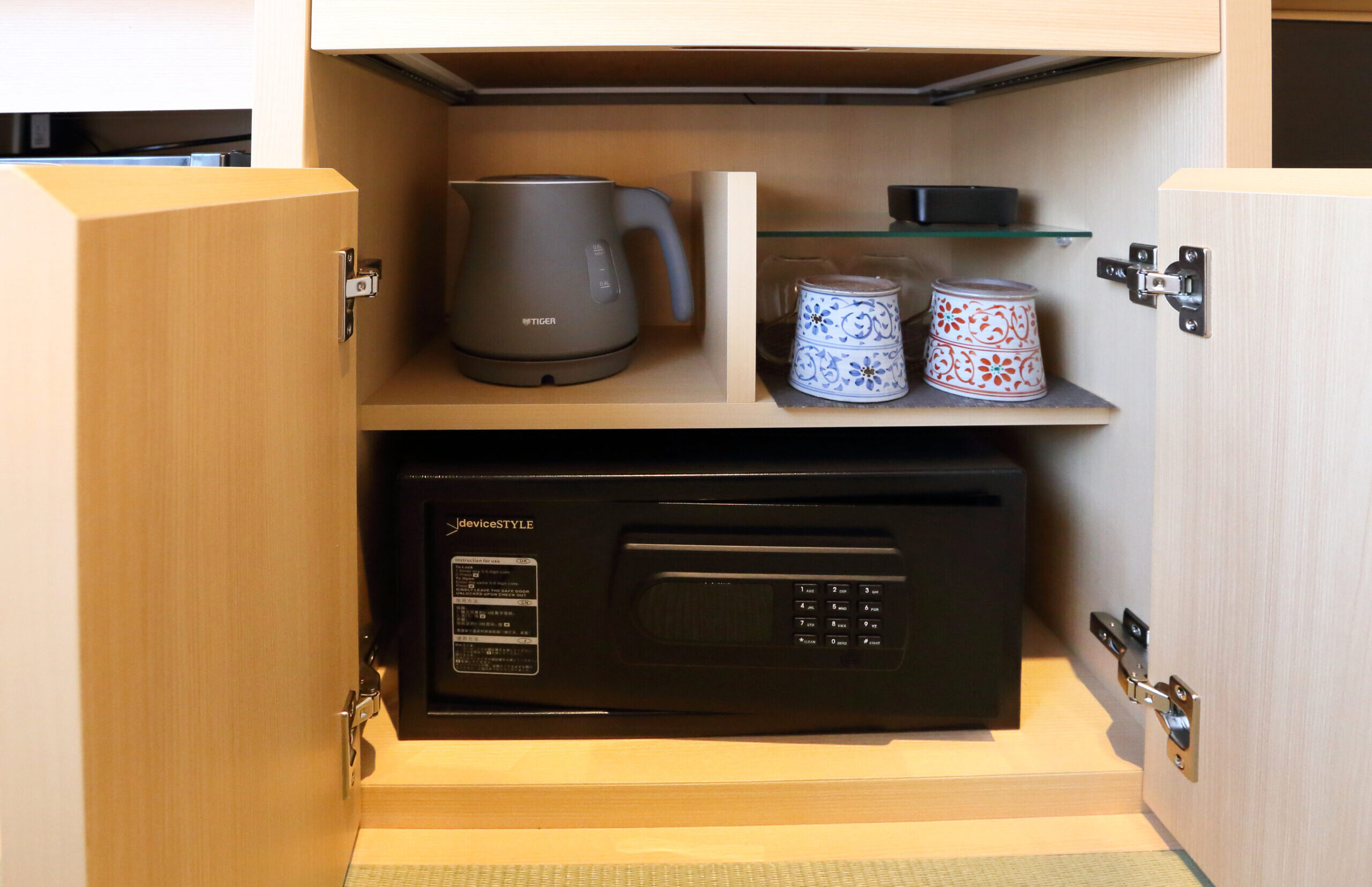 Kettle, Safe, Glass