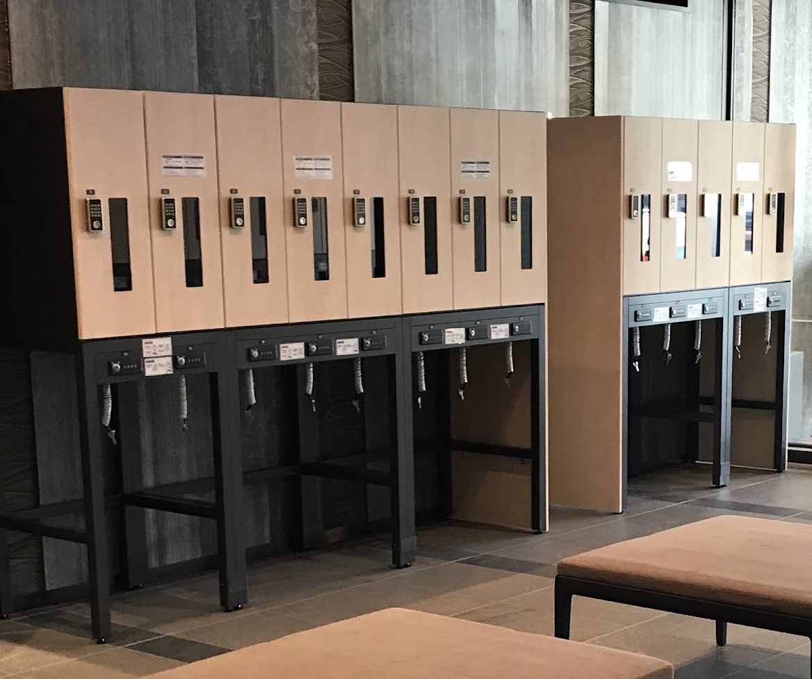 Please leave your luggage at the baggage port and locker before and after check-in. There are 6 baggage ports and 50 luggage storage lockers available.