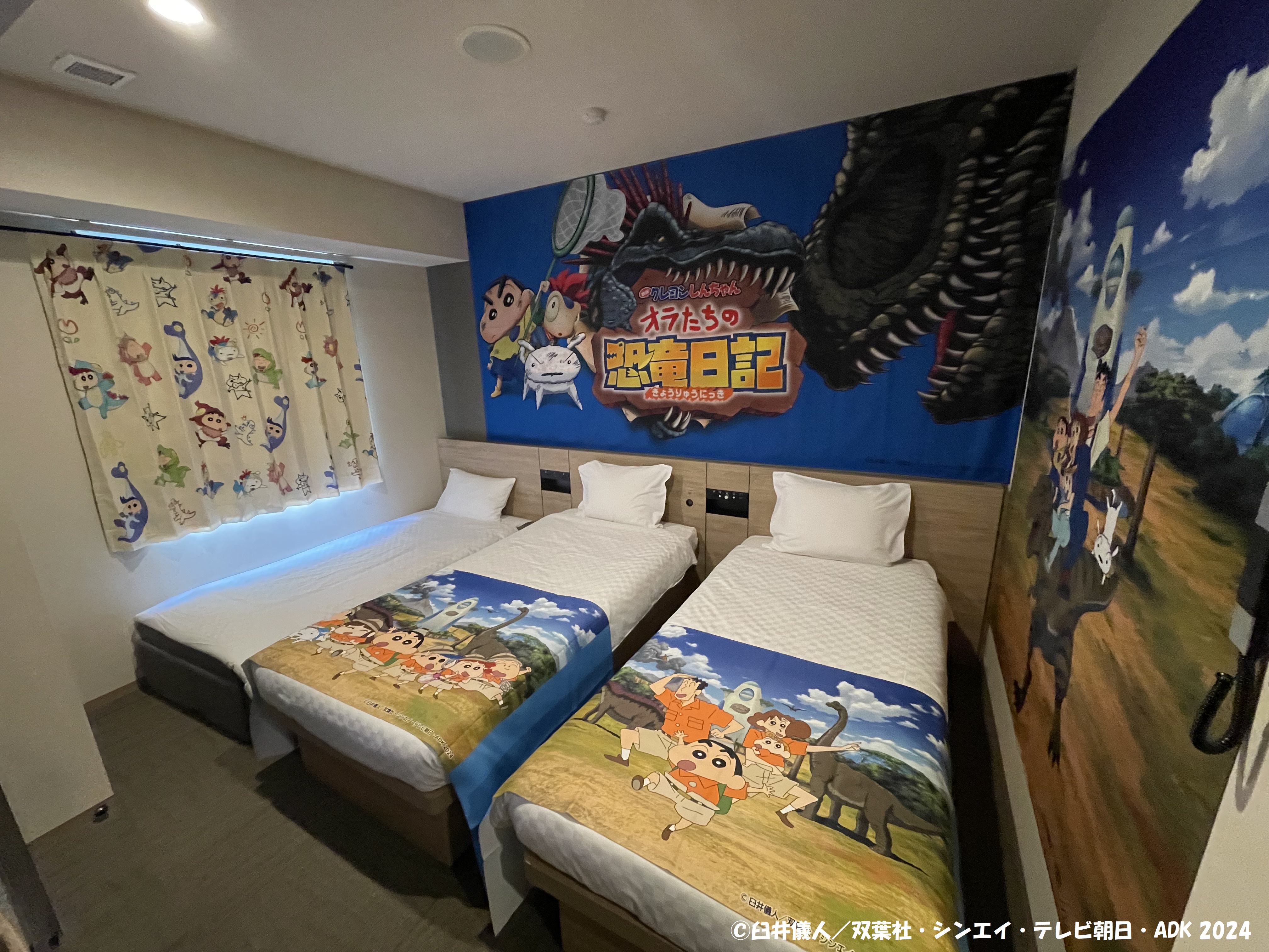 "Crayon Shin-chan: Our Dinosaur Diary" released today. Henn na Hotel "Crayon Shin-chan Room" now accepting reservations.