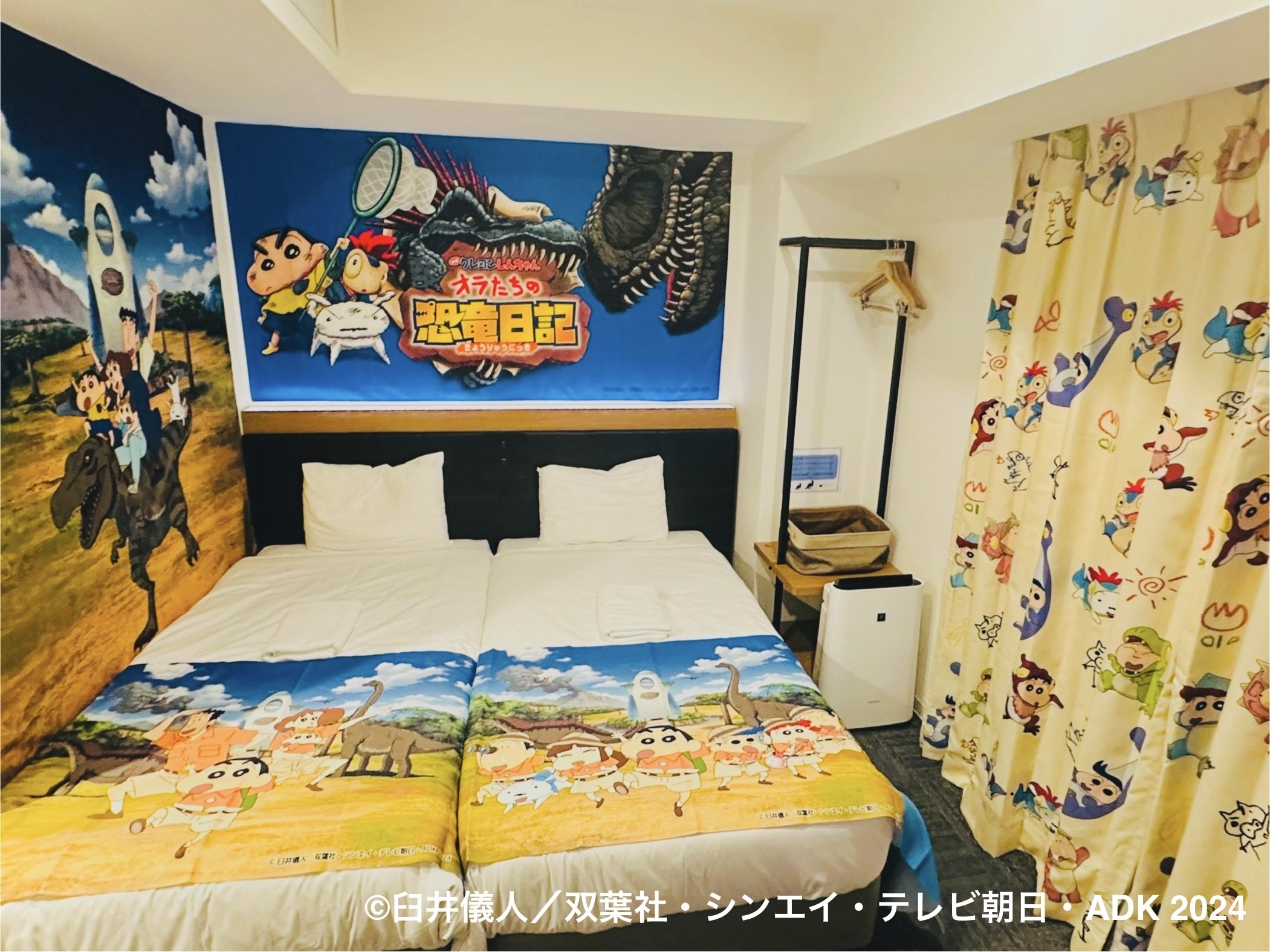 "Crayon Shin-chan: Our Dinosaur Diary" released today. Henn na Hotel "Crayon Shin-chan Room" now accepting reservations.