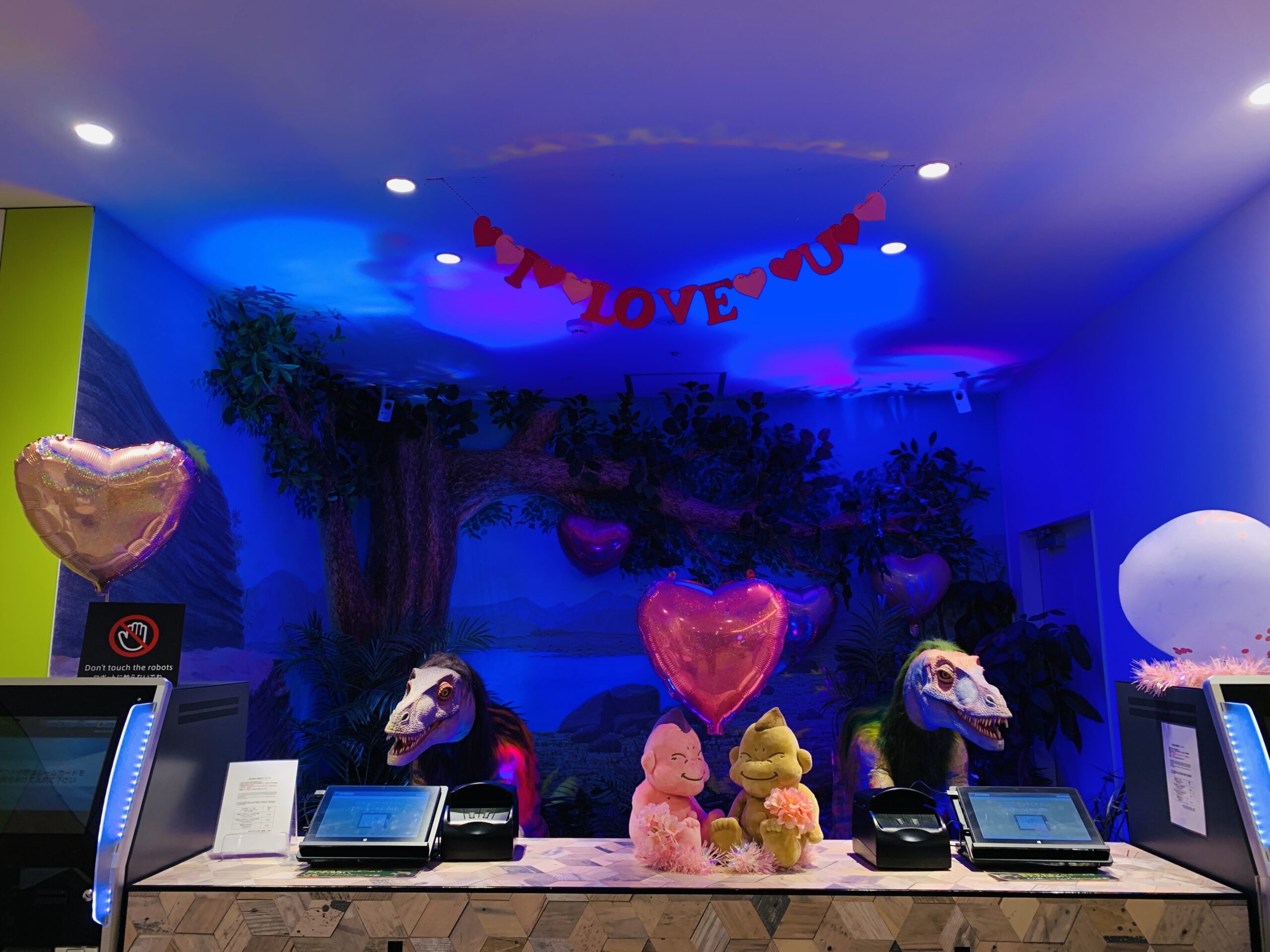 Hearts appear in the lobby decoration 💖