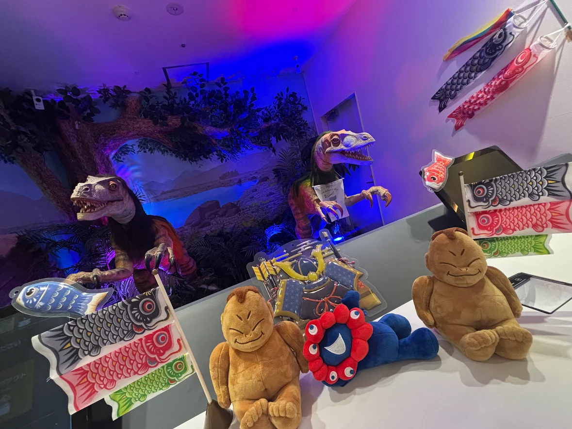 The front desk decorations have been updated for Children's Day 🎏