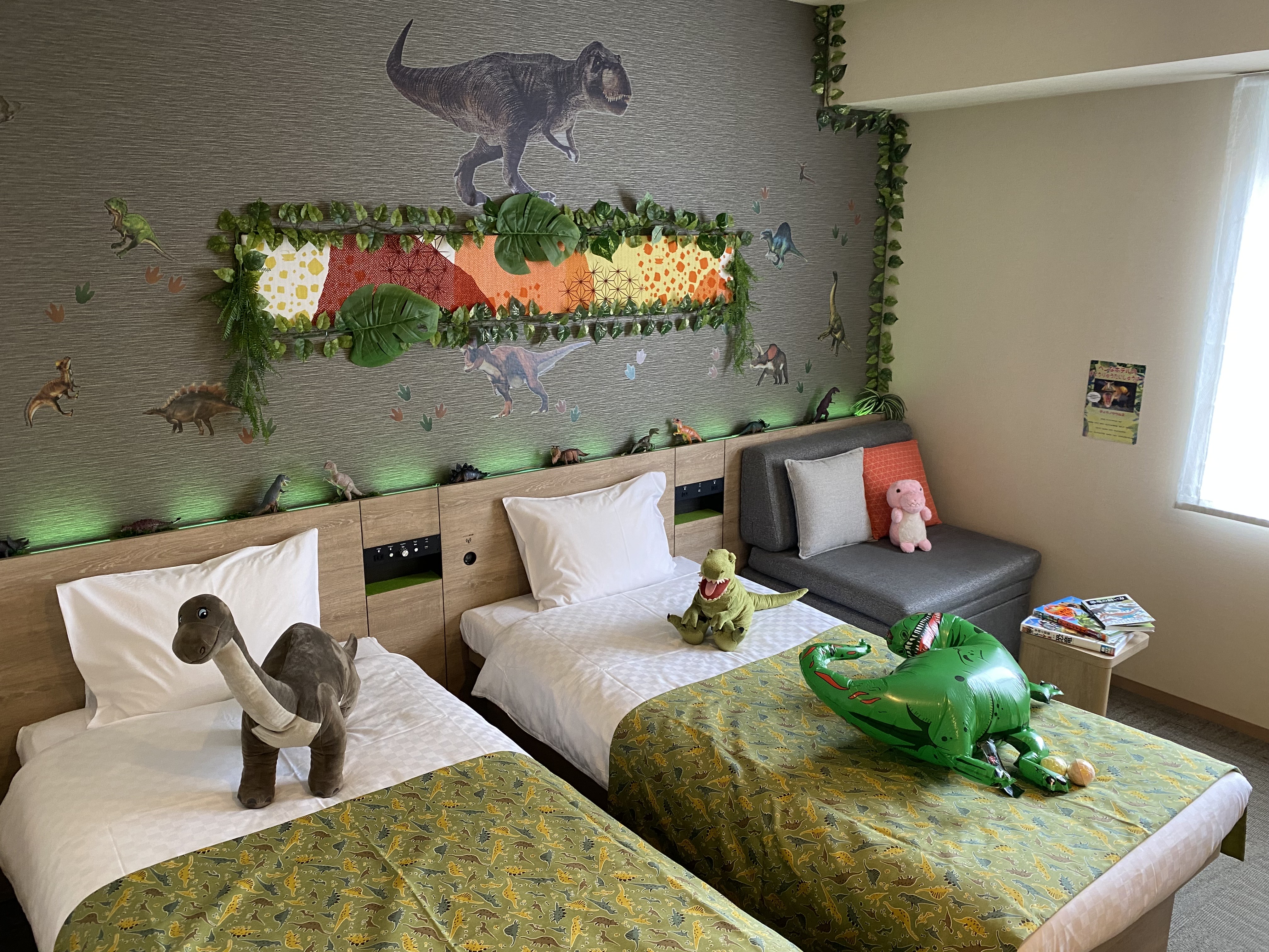 "Henn na Hotel Tokyo Nishi-Kasai" Launches the "Dinosaur Room" Decorated with Dinosaur Patterns