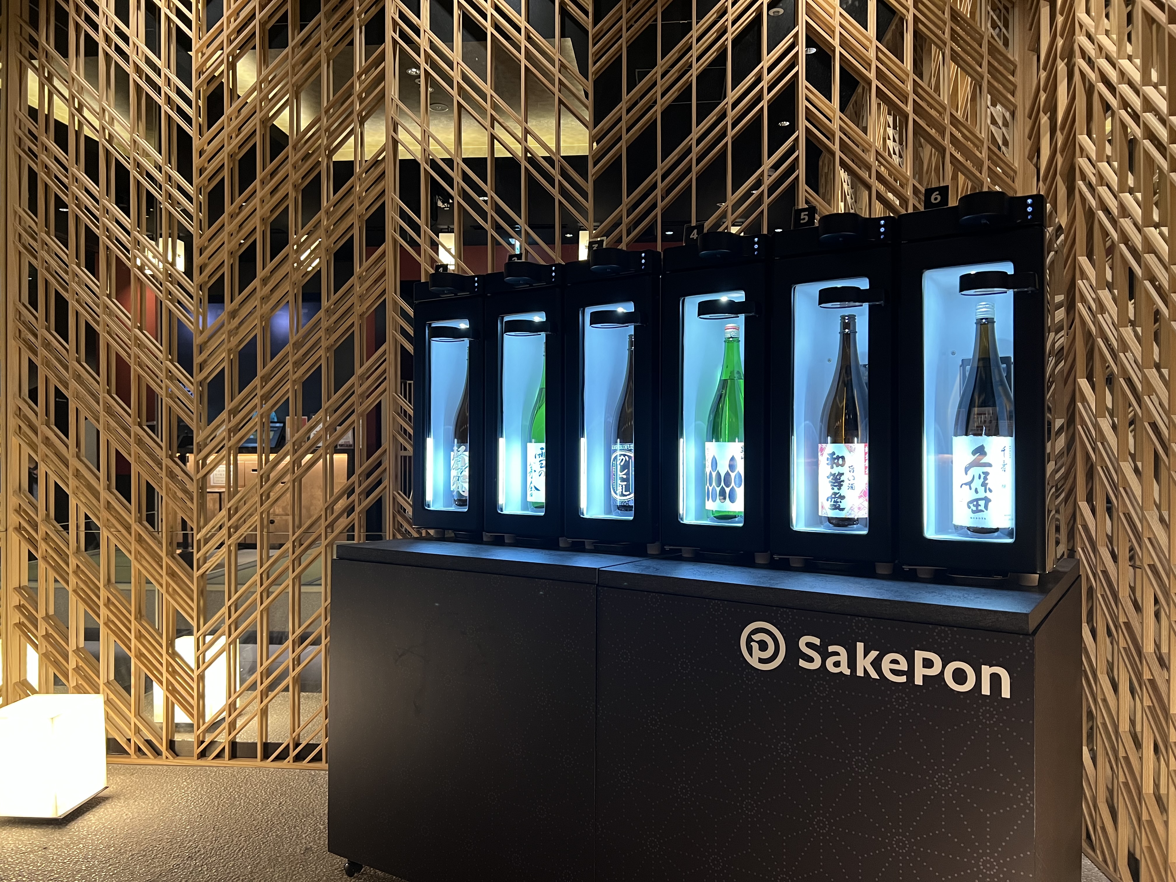 Henn na Hotel Tokyo Asakusa Tawaramachi - First Hotel to Introduce Japanese Sake IoT Service "SakePon"