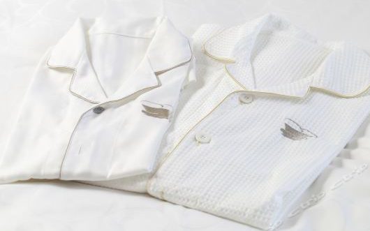 ガウン(お子様用貸し出しあり) <br>1階フロントにて配布しております