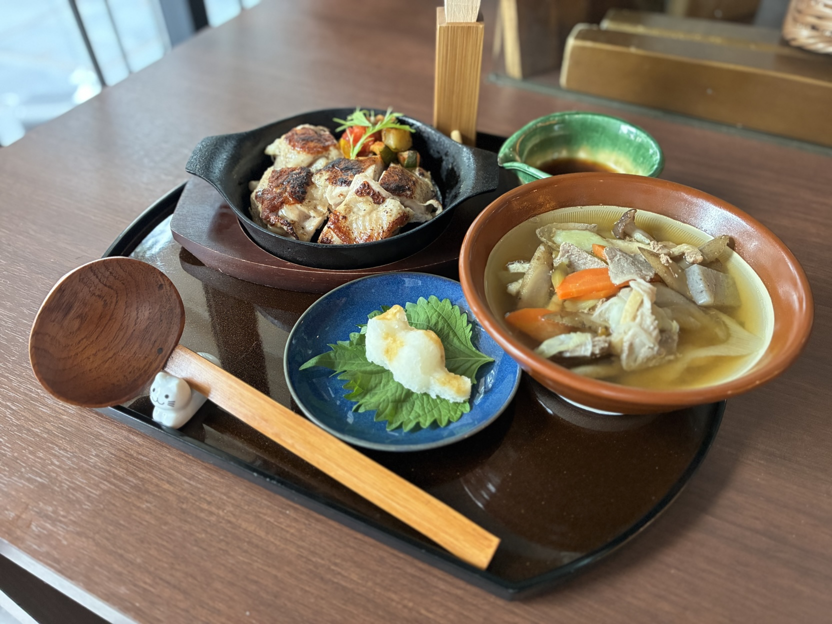 닭다리살 그릴 갈은 무 폰즈 소스