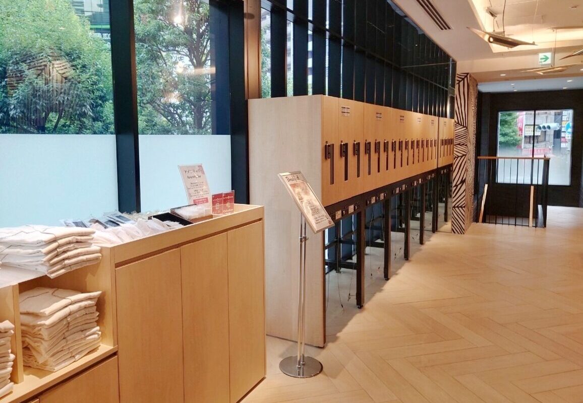 自助储物柜和便利设施吧